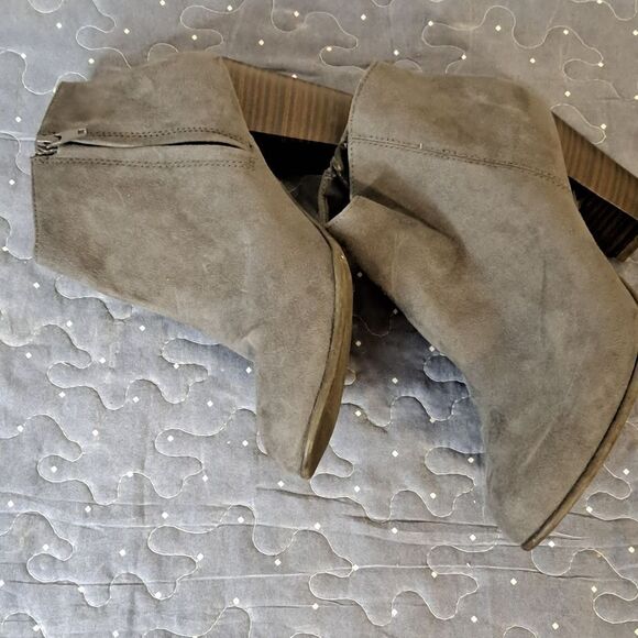 Old Navy ankle heeled boots size 8 - Picture 3 of 6